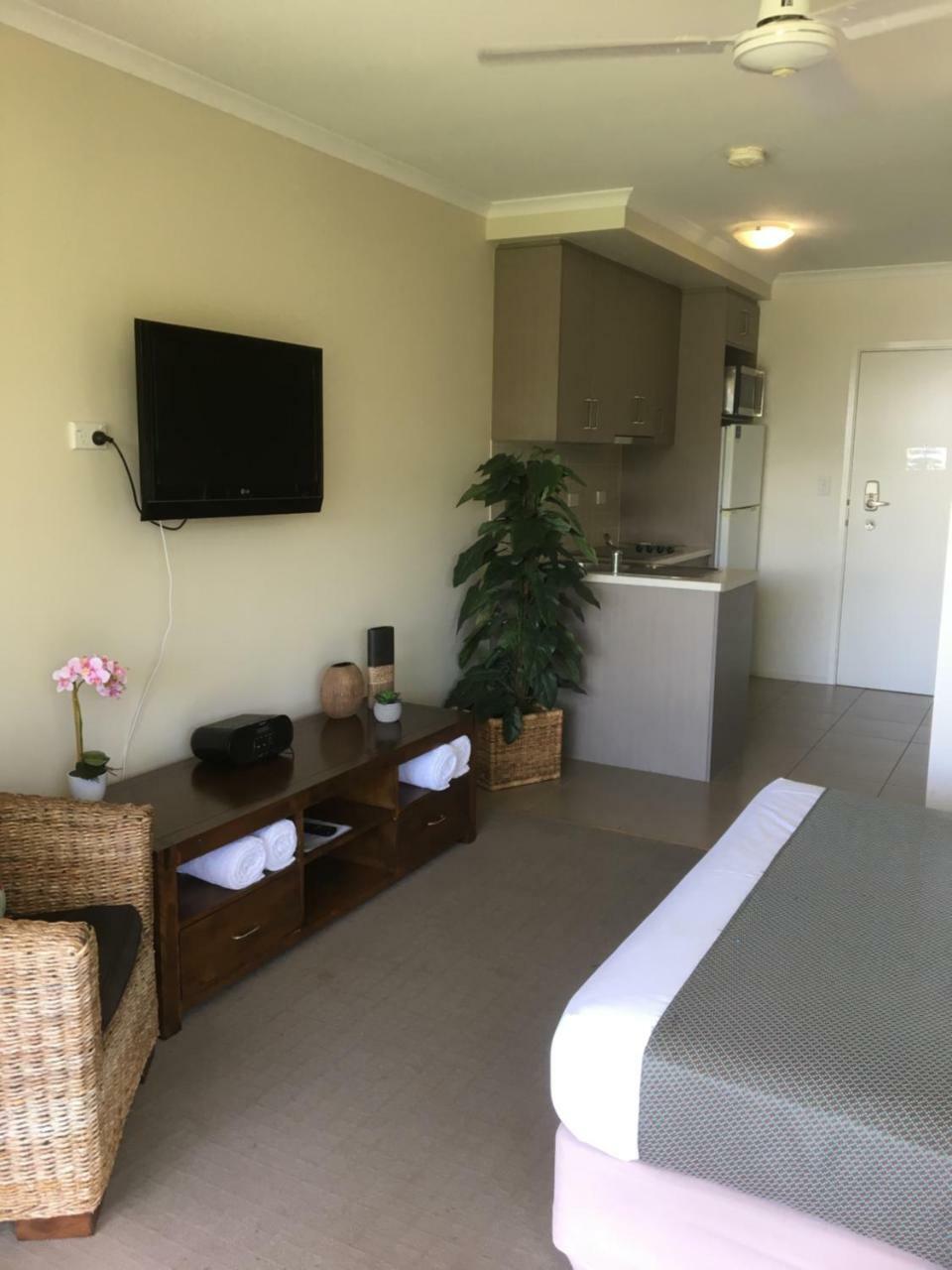 Airlie Central Apartments Airlie Beach Exteriör bild