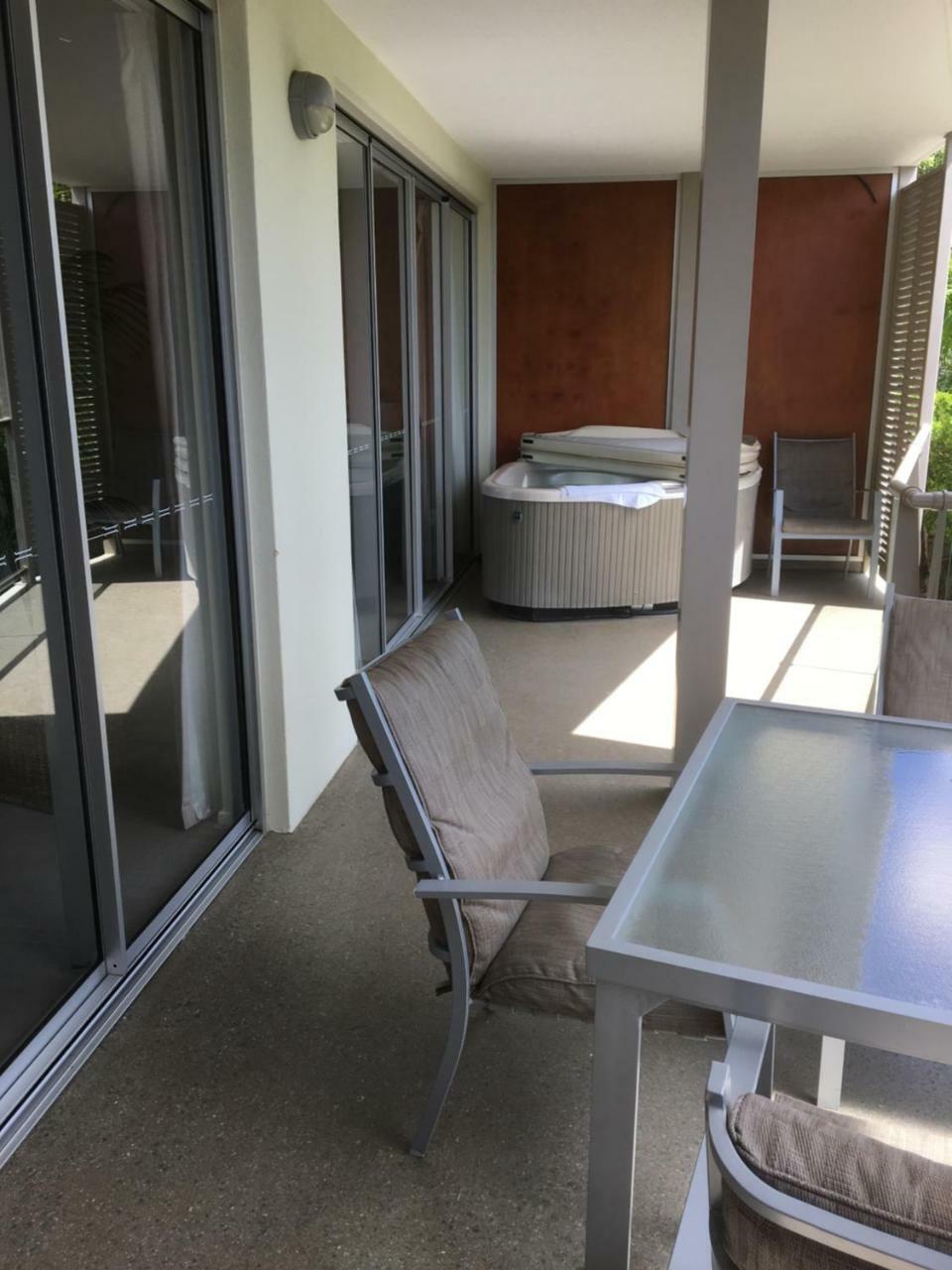 Airlie Central Apartments Airlie Beach Exteriör bild