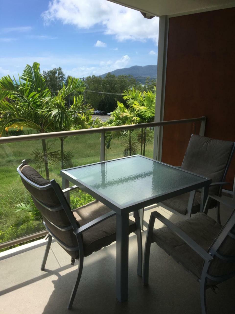 Airlie Central Apartments Airlie Beach Exteriör bild